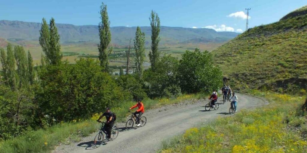 Kağızman’da bisiklet ile doğa keşfi