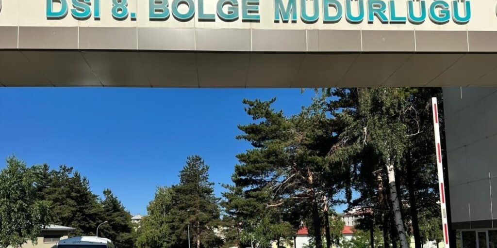 Kamu işçileri Erzurum’da eylem yaptı