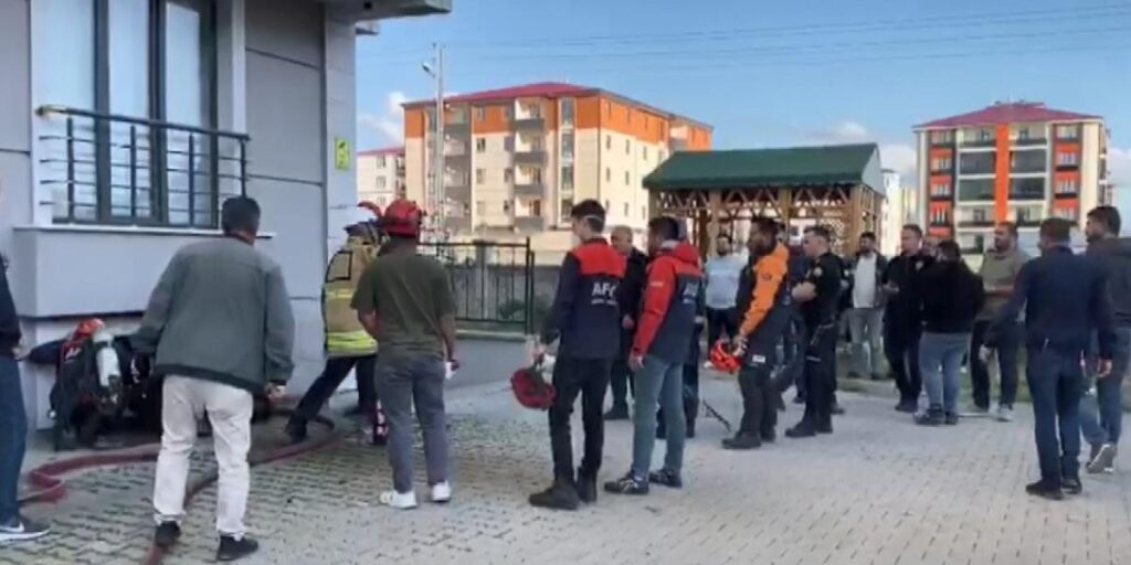 Kars’ta bir binada patlama ve yangın