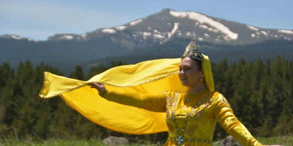 Kars’ta çiçekler arasında Kafkas Dansı, görenleri mest etti