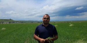 Kars’ta etkili olan dolu tarım arazilerine zarar verdi