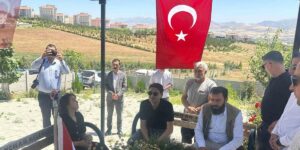 Kaymakam Dilekli’den duygusal veda: Şehit Yusuf Ataş’ın mezarı başında helallik aldı