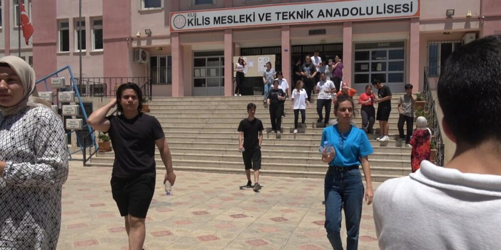 Kilis’te TYT sona erdi, adaylar sınav deneyimlerini paylaştı
