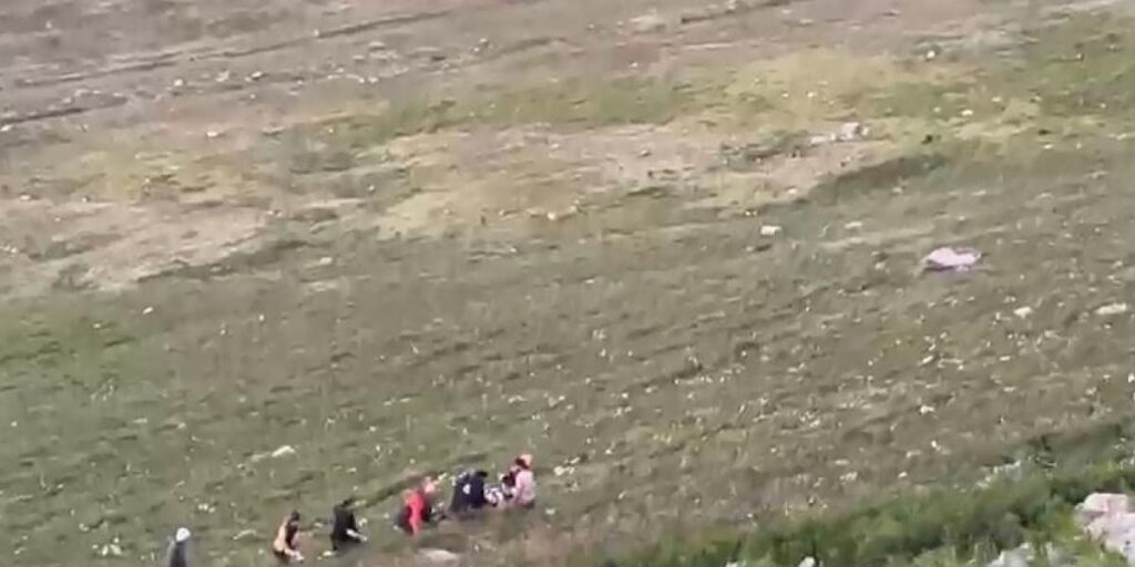 Kontrolden çıkan otomobil uçuruma yuvarlandı: 2 yaralı