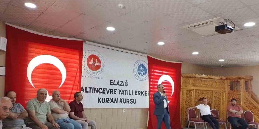 Kur’an kursunda karne ve ödül sevinci