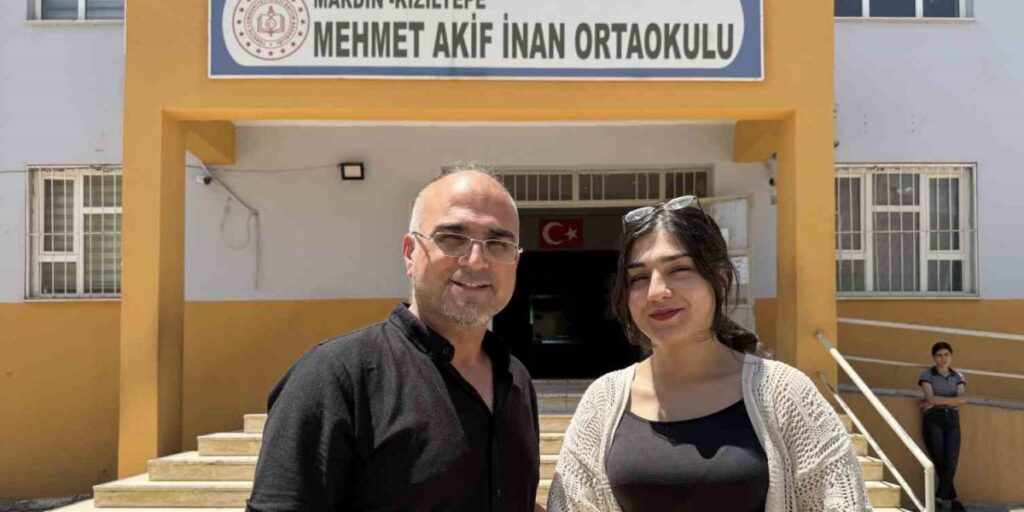 Mardin’de çiftçi baba, kızına destek için YKS sınavına kızı ile girdi