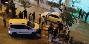 Mardin’de hafif ticari araç refüje çarparak durdu