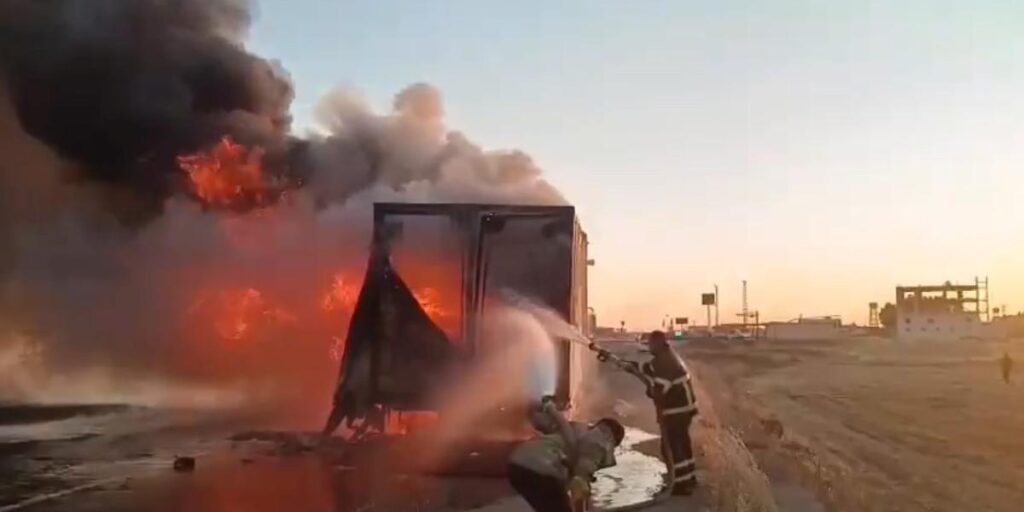 Mardin’de seyir halindeki kamyon alev aldı