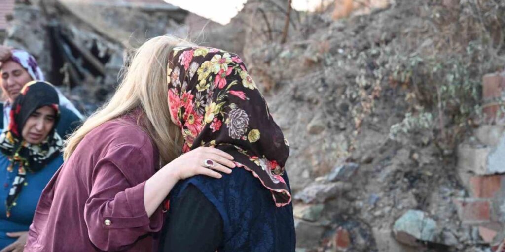 Milletvekili Ölmeztoprak’tan evi yangından etkilenen aileye ziyaret