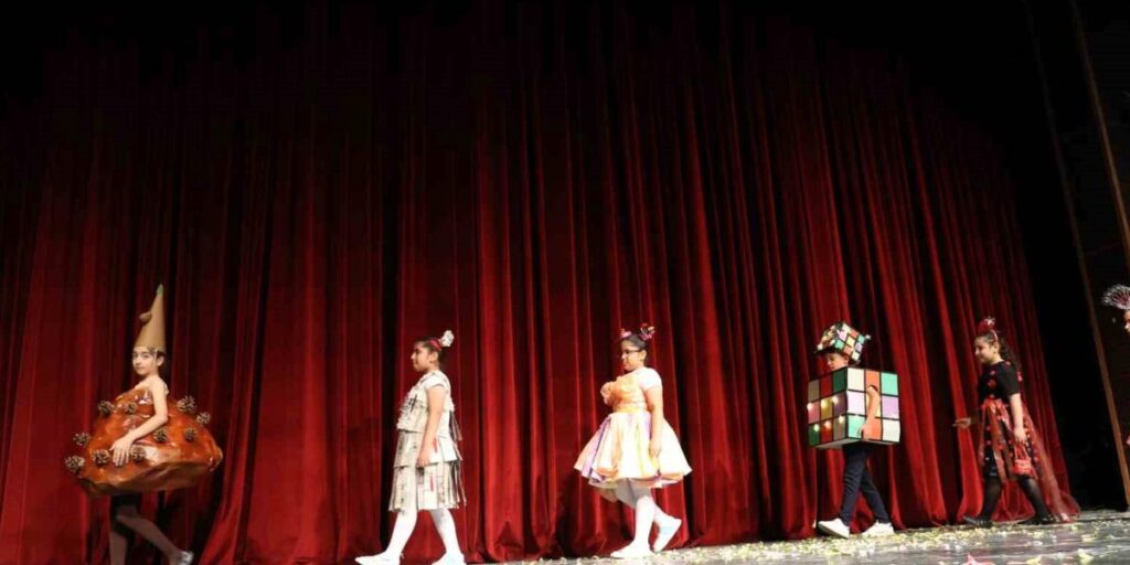 Miniklerden çevreye duyarlı defile