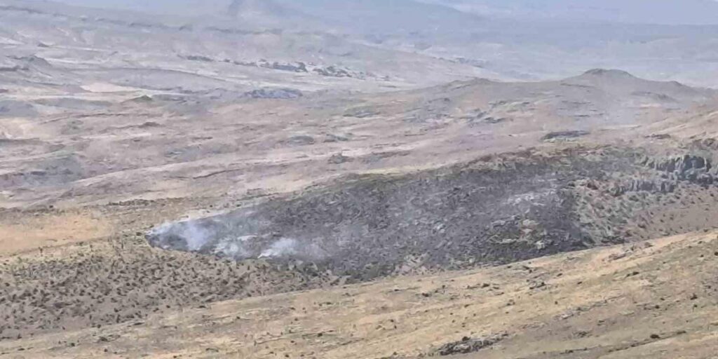 Muradiye’de boş arazide yangın çıktı