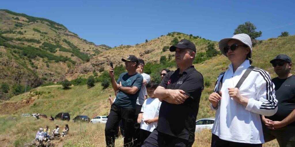 Muş Valisi Çakır ve doğa tutkunları, Muş’un doğal güzelliklerini keşfe çıktı