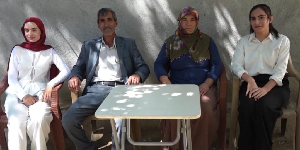Muş’ta YKS çıkışında duygulandıran karşılama