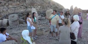 Nemrut Dağı’nda hafta sonu turist yoğunluğu