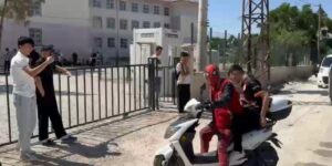 “Örümcek Adam” sınava geç kalan öğrenciyi son anda yetiştirdi