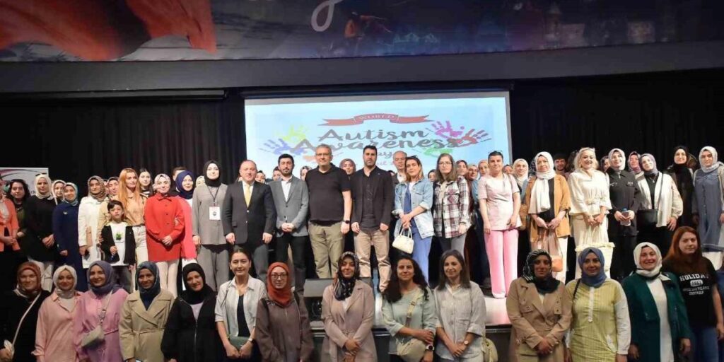 Otizm farkındalık eğitimi yoğun ilgi gördü