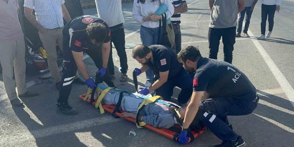 Otomobil ile biçerdöver çarpıştı: 6 yaralı