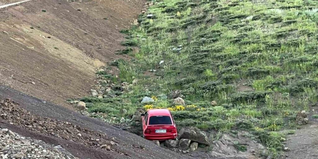 Otomobil şarampole yuvarlandı: 2’si çocuk 7 yaralı