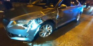 Palandöken’de iki otomobil kafa kafaya çarpıştı