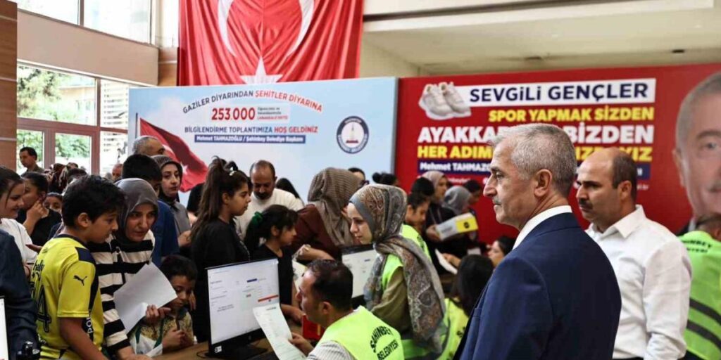 Şahinbey Belediyesi’nden öğrencilere karne hediyesi