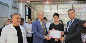 Şahin’den tüm öğrencilere karne hediyesi