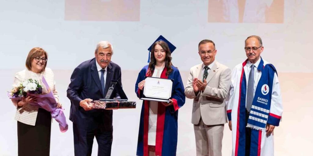 SANKO Üniversitesi Tıp Fakültesinde mezuniyet coşkusu