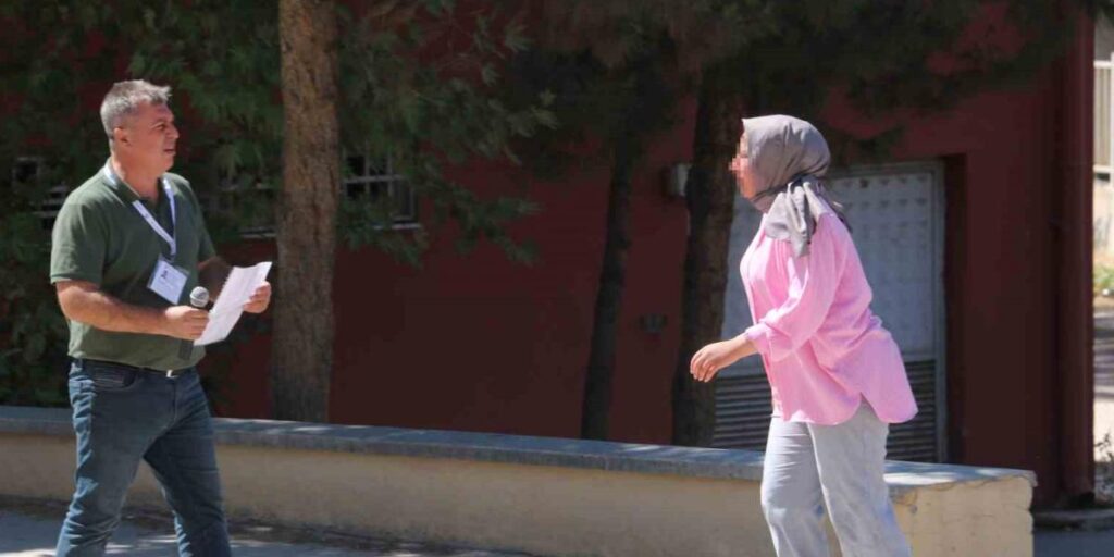 Şanlıurfa’da kimliğini unutan öğrenci önce ağladı, sonra bayıldı, son anda sınava yetişti