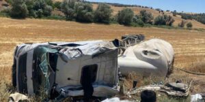 Şarampole yuvarlanan tırın sürücüsü yaralandı