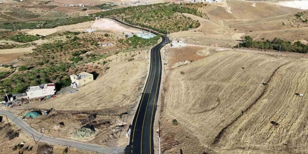 Siirt’te 29 köyün bağlantı yolu sıcak asfaltla yenilendi