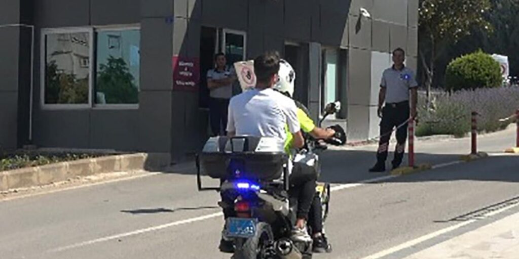 Sınava geç kalan öğrencinin imdadına polis yetişti