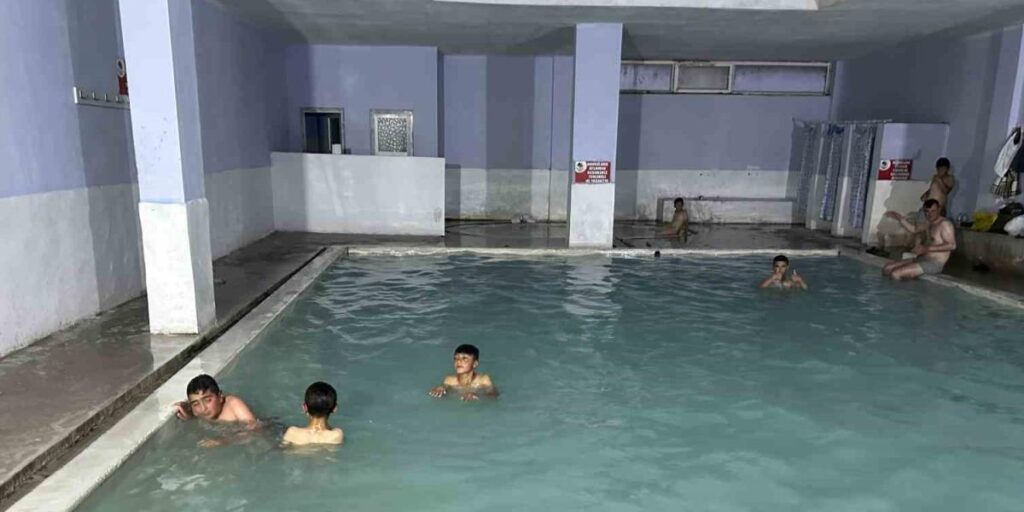 Sünnet olan çocuklar şifayı kaplıcalarda arıyor
