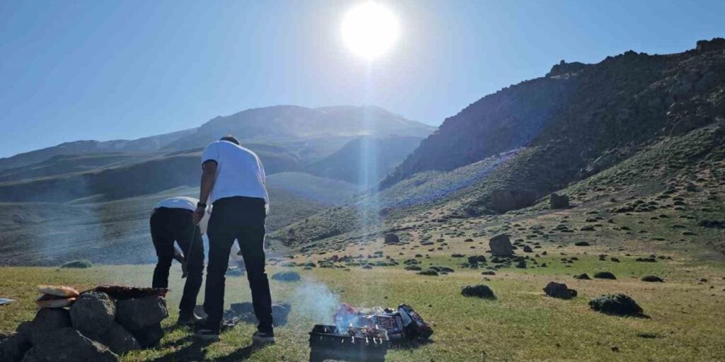 Süphan Dağı piknikçilerin yeni gözdesi oldu