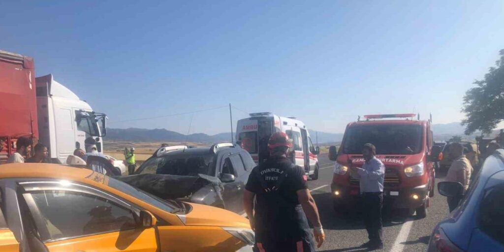 Taksiyle otomobil çarpıştı: 2 yaralı