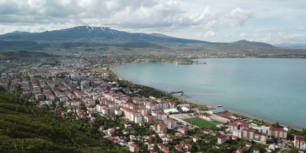 Tatvan’daki 6 köyde muhtarlık seçimi yenilendi