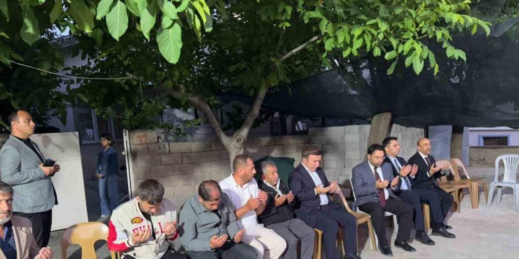 Vali Aydoğdu, motosiklet kazasında hayatını kaybeden kızların ailelerine taziyede bulundu