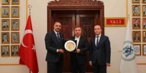 Vali Aydoğdu’ya “Fahri Hemşehrilik Beratı” verildi