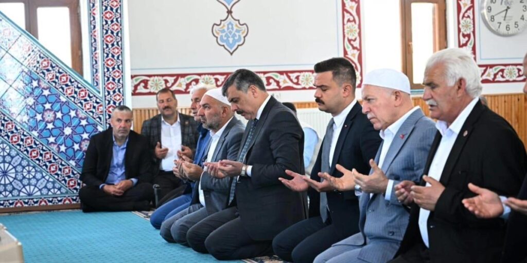Vali Çiftçi ve Başkan Sekmen, mevlit programına katıldı