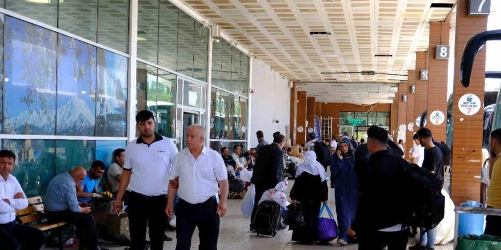 Van’daki İranlılar: “Biz harp var diye kaçmıyoruz”