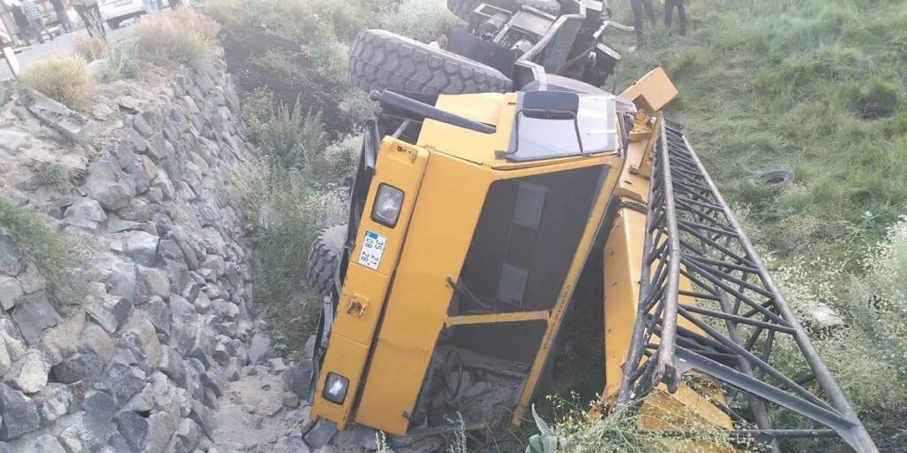 Vinç operatörü kurtulmaya çalışırken canından oldu