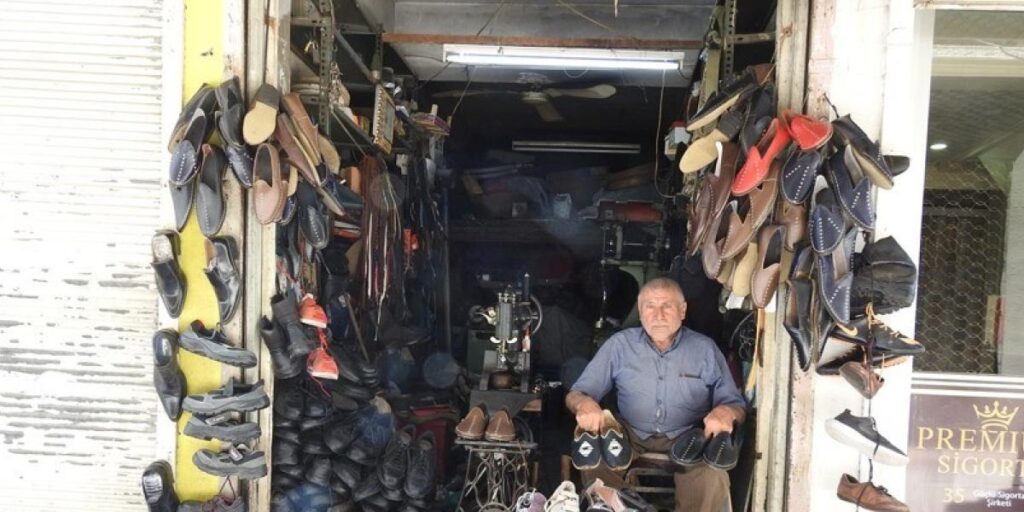 Yemeni ustası, baba mesleğini yıllardır sürdürüyor