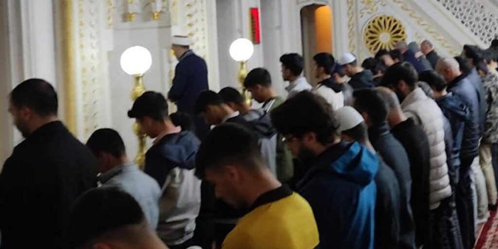 Yüksekova Anadolu İmam Hatip Lisesi öğrencilerinden anlamlı Filistin duyarlılığı: Sabah namazında buluştular