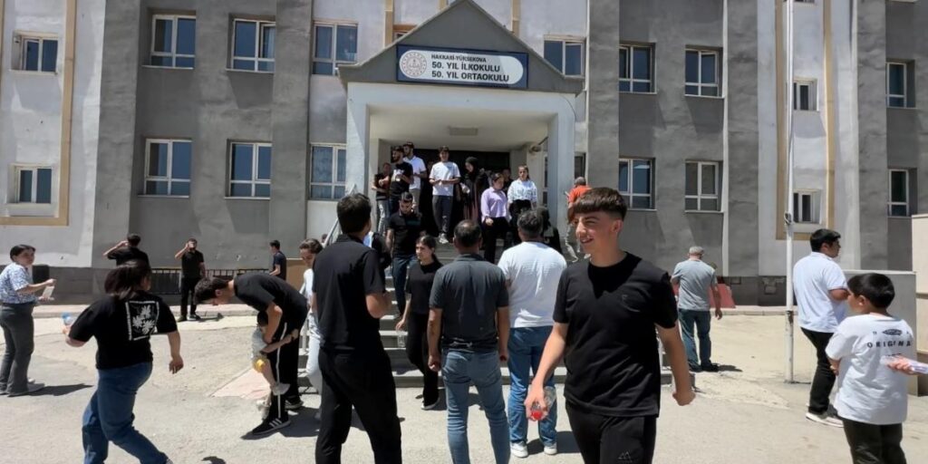 Yüksekova’da YKS sınavın birinci oturumu sona erdi