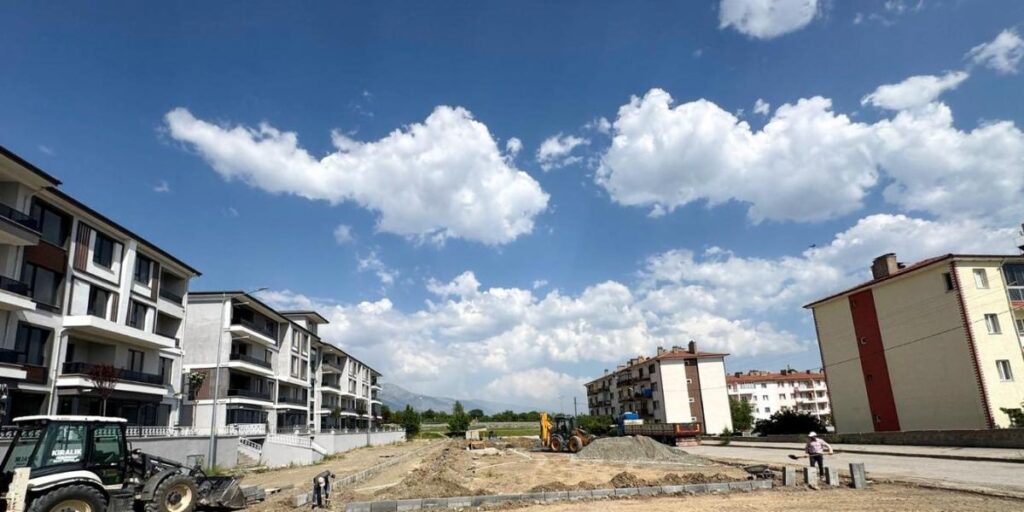 Yunus Emre Mahallesi’nde yeni çocuk parkı yapımına başlandı