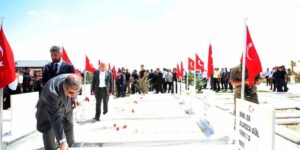 Ağrı’da yenilenen Merkez Şehitlik Anıtı törenle açıldı