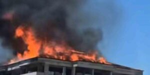 Araban’da 5 katlı bina inşaatının çatısında yangın çıktı