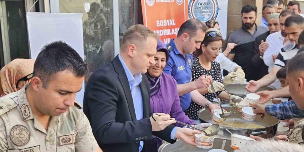 Bulanık Kaymakamlığından 3 bin kişiye aşure ikramı
