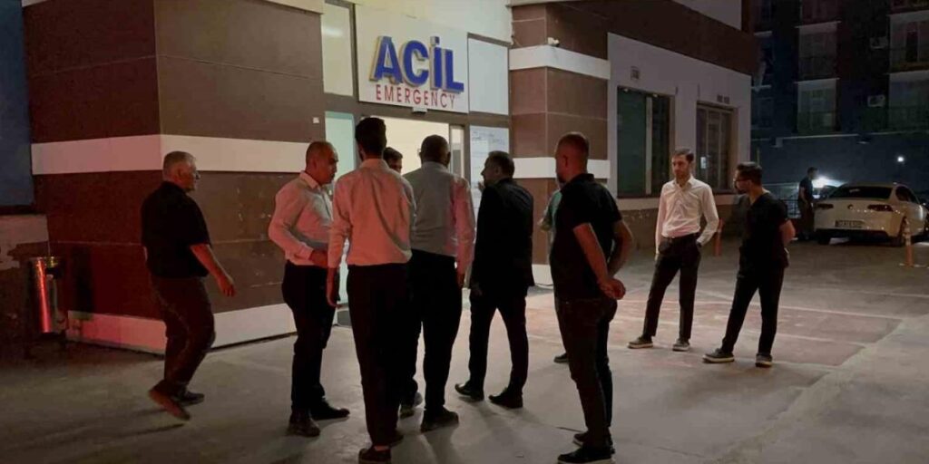 CHP Grup Başkanvekili Murat Emir sahneden düştü