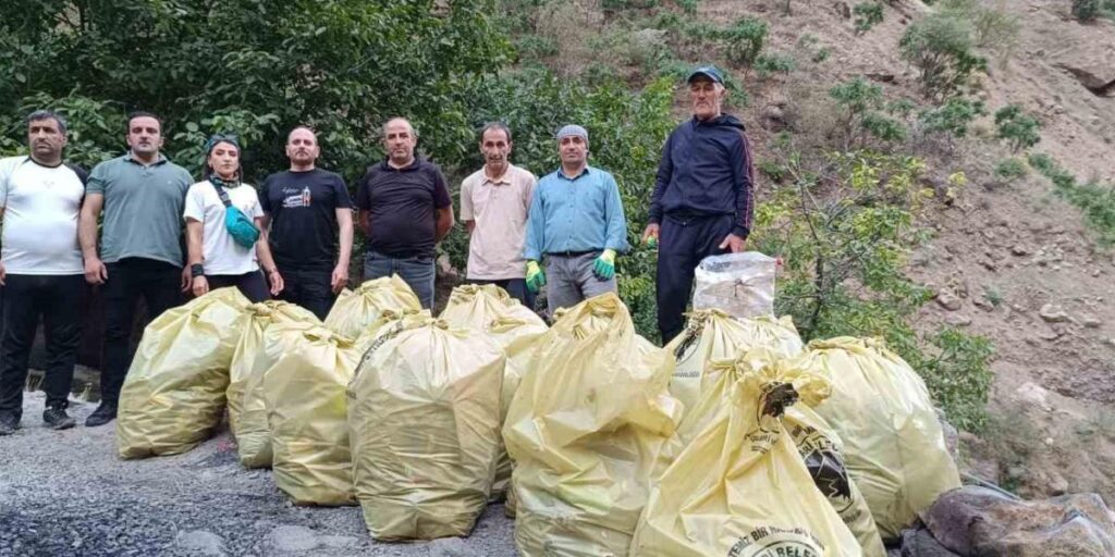 CİSAD gönüllüleri 33 çuval çöp topladı