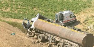 Cizre’de tır ile hafif ticari araç çarpıştı: 2 yaralı