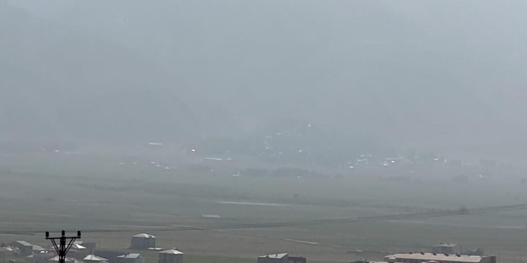 Çöl tozu Yüksekova’da etkili oldu